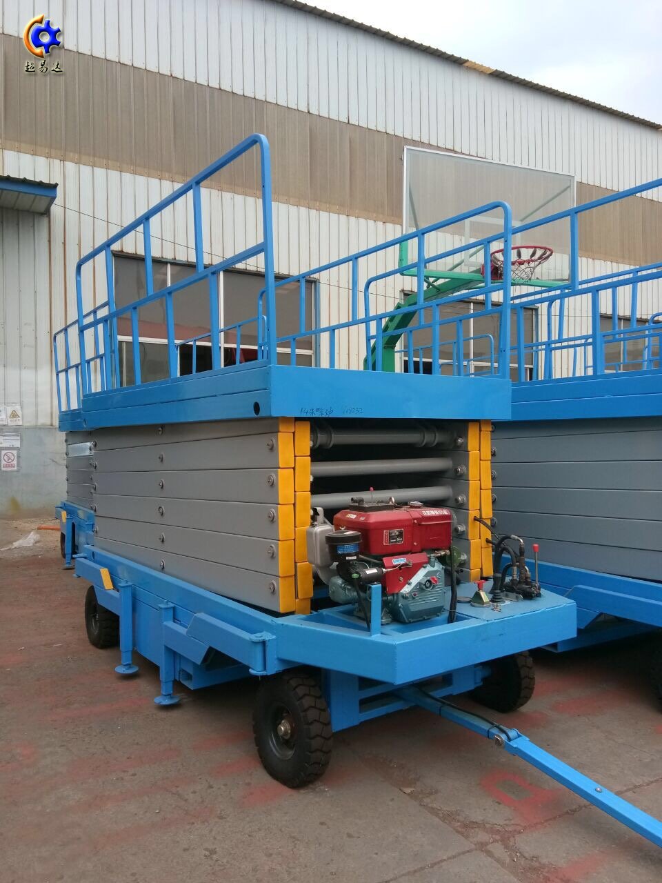 柴油機(jī)移動式升降機(jī)