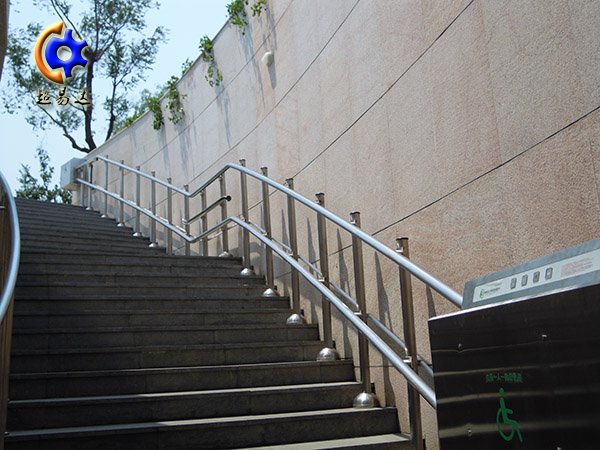 二維彎無障礙斜掛升降平臺(tái)